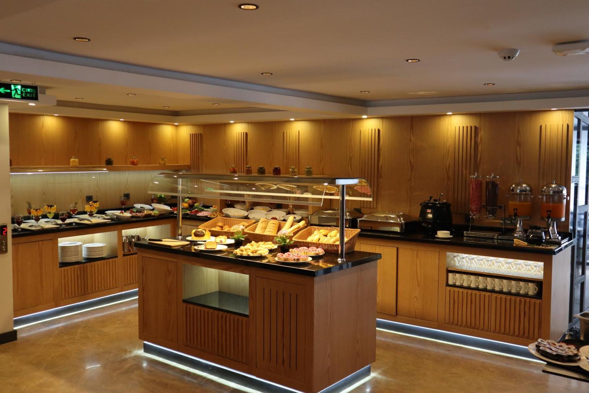 Days Inn By Wyndham Istanbul Arnavutkoy Экстерьер фото
